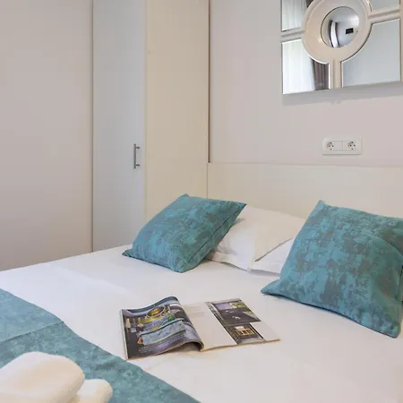 Providenca - Beachfront & Private Parking Apartment *