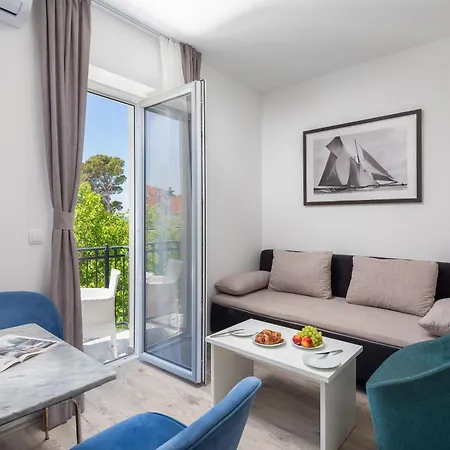 Providenca - Beachfront & Private Parking