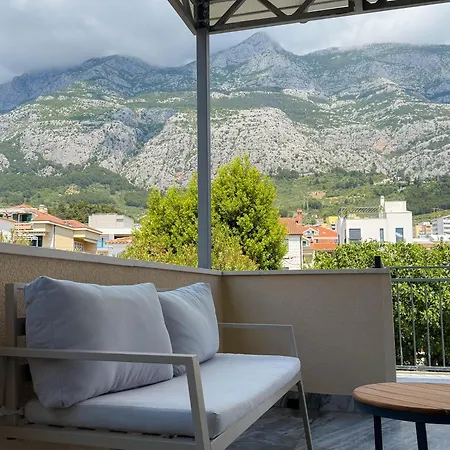 Providenca - Beachfront & Private Parking Apartment Makarska
