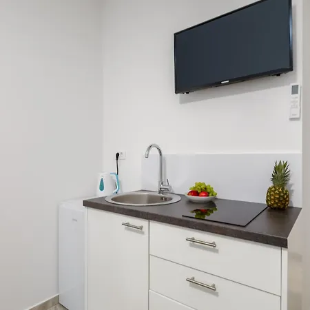 Providenca - Beachfront & Private Parking Apartment
