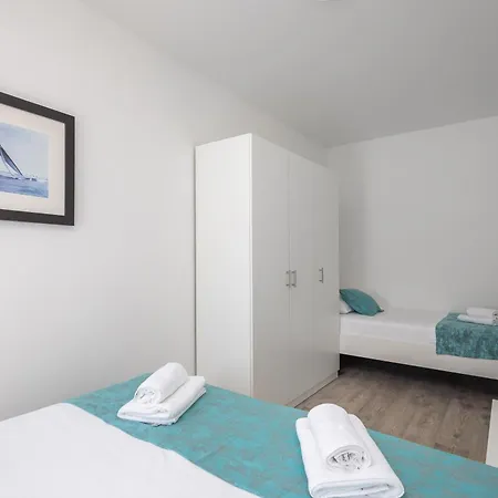 Apartment Providenca - Beachfront & Private Parking *