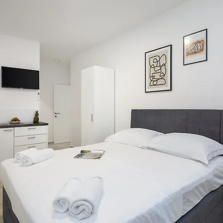 Providenca - Beachfront & Private Parking