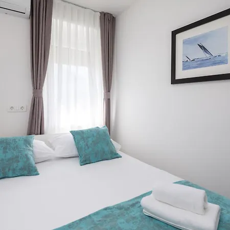 Apartment Providenca - Beachfront & Private Parking Makarska