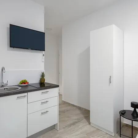Providenca - Beachfront & Private Parking