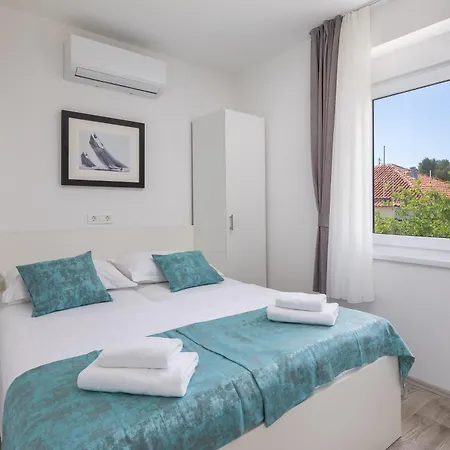 Providenca - Beachfront & Private Parking Apartment
