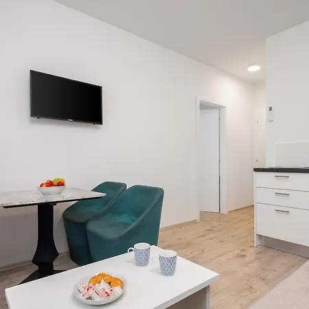 Providenca - Beachfront & Private Parking