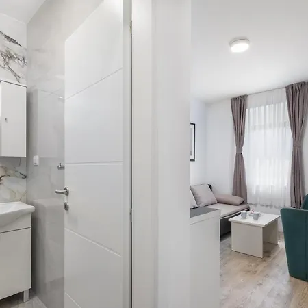 Providenca - Beachfront & Private Parking Apartment