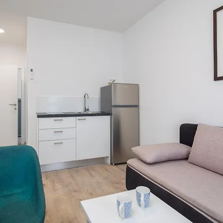 Apartment Providenca - Beachfront & Private Parking