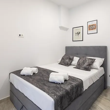 Apartment Providenca - Beachfront & Private Parking Makarska