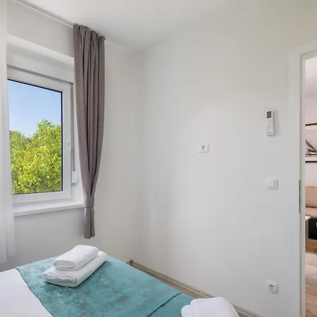 Providenca - Beachfront & Private Parking Makarska