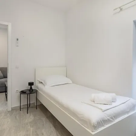 Providenca - Beachfront & Private Parking
