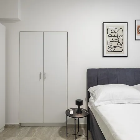 Apartment Providenca - Beachfront & Private Parking