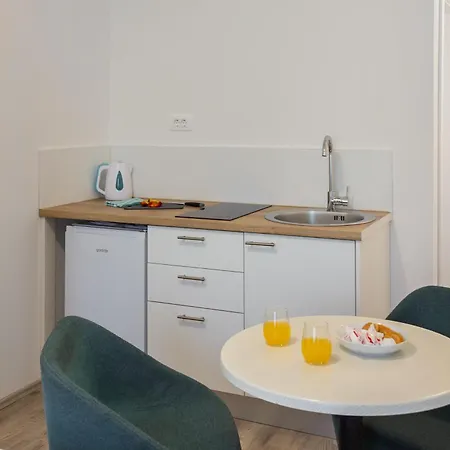 Apartment Providenca - Beachfront & Private Parking *