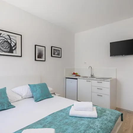 Providenca - Beachfront & Private Parking *