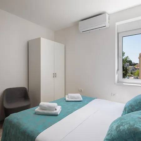 Apartment Providenca - Beachfront & Private Parking