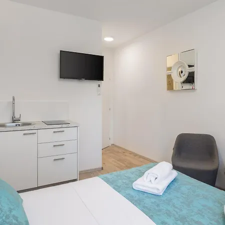 Apartment Providenca - Beachfront & Private Parking Makarska